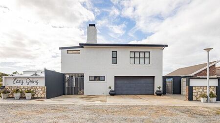 6 Bedroom house to rent in Oceanview Heights, Struisbaai