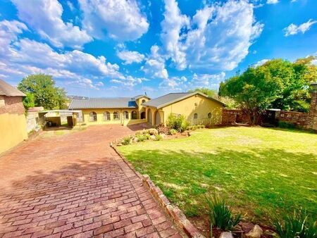 4 Bedroom house to rent in Gillview, Johannesburg