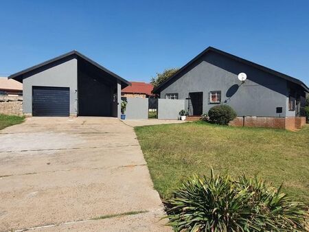 4 Bedroom house to rent in Duvha Park, Witbank