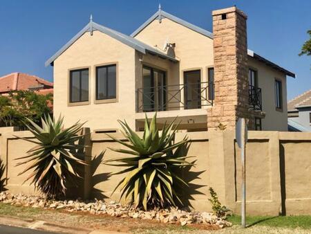 3 Bedroom House in Bronberg