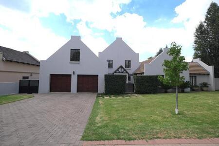 4 Bedroom House in Boardwalk Meander