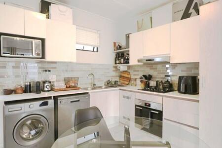 1 Bedroom Apartment in Bryanston