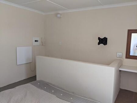 Bachelor apartment in Robindale