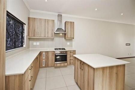 3 Bedroom Duplex in Emmarentia