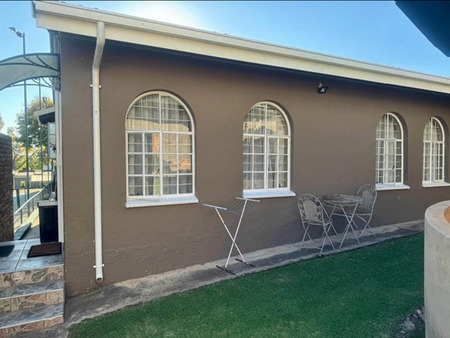 0.5 Bedroom House in Ferndale