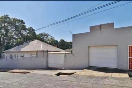 2 Bedroom House in Kensington