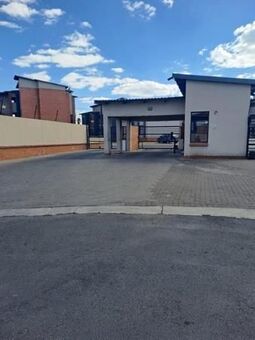 3 Bedroom Apartment in Glen Marais