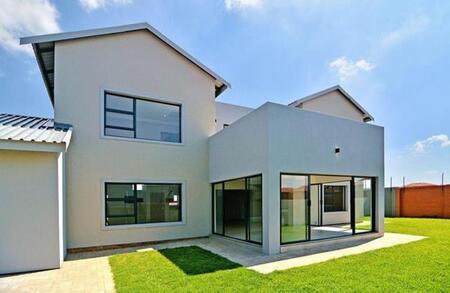 4 Bedroom House in Glen Erasmia