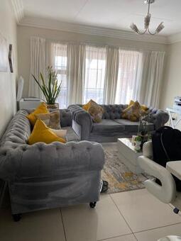 2 Bedroom Apartment in Ravenswood