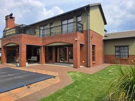 5 Bedroom House in Comet