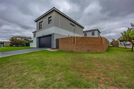 3 Bedroom House in Thatchfield
