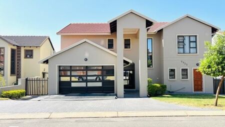 4 Bedroom Townhouse in Kosmosdal