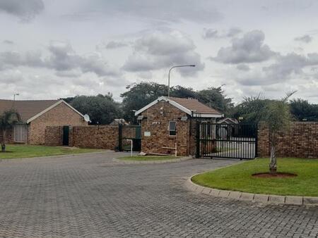 2 Bedroom Townhouse in Pierre van Ryneveld