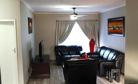 2 Bedroom Apartment in Pierre van Ryneveld