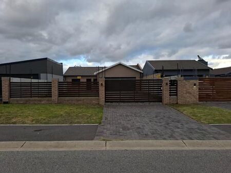 3 Bedroom House in Overbaakens