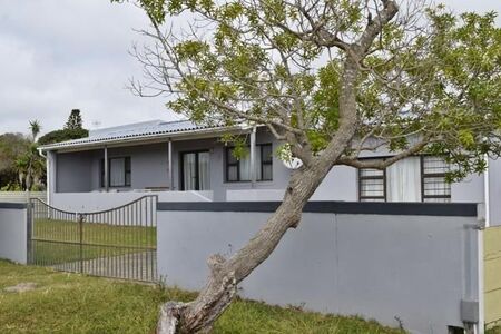 3 Bedroom House in Struisbaai