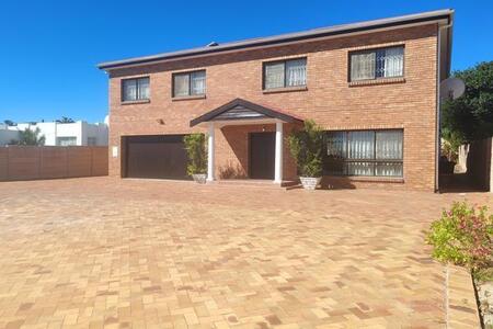 5 Bedroom House in Flamingo Vlei
