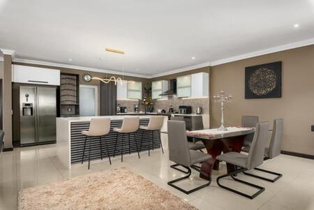 5 Bedroom House in Table View