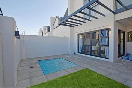 3 Bedroom Cluster in Sandown