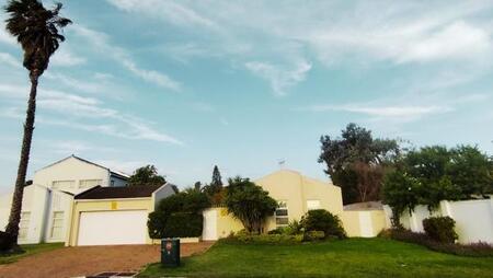 3 Bedroom House in Blouberg Rise