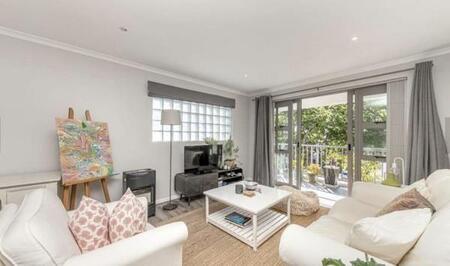 2 Bedroom Apartment in Upper Claremont