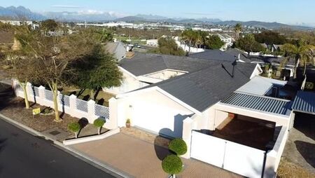 4 Bedroom House in Vredekloof
