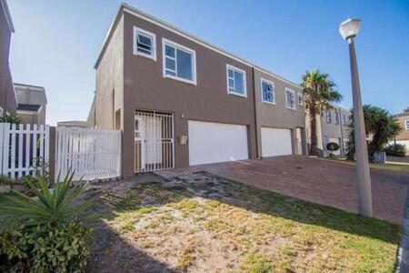 3 Bedroom House in Somerset Ridge