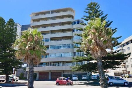 2 Bedroom Apartment in Sea Point