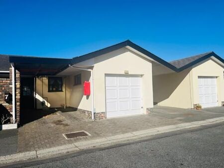 3 Bedroom Townhouse in Somerset West Central