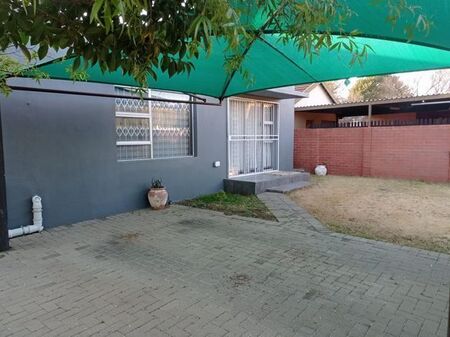 2 Bedroom house to rent in Pellissier, Bloemfontein