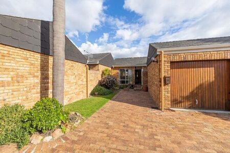 2 Bedroom townhouse - sectional to rent in Welgelegen, Parow