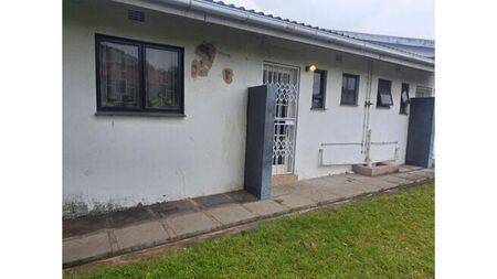 1 Bedroom bachelor to rent in Montclair, Durban