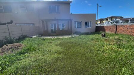 4 Bedroom duplex townhouse - sectional to rent in Bluff, Durban