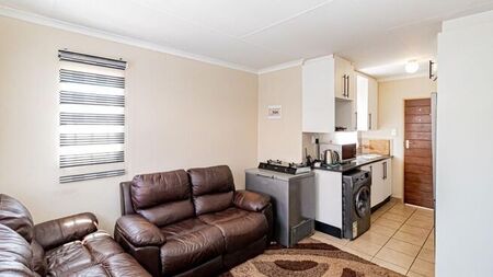 3 Bedroom house to rent in Sky City, Alberton