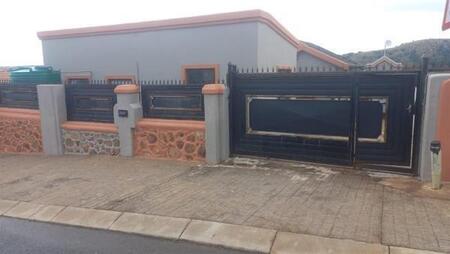 2 Bedroom House in Mahube Valley