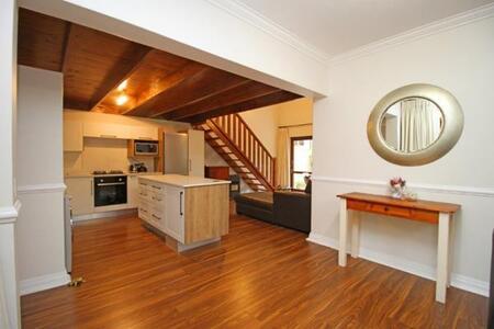 2 Bedroom Apartment in Melrose