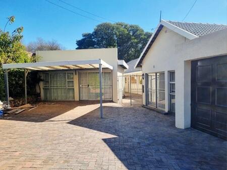 1 Bedroom House in Quellerina