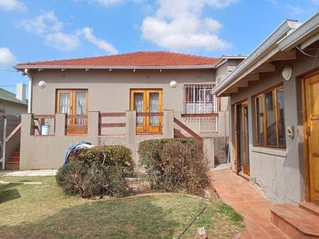 3 Bedroom House in Kensington