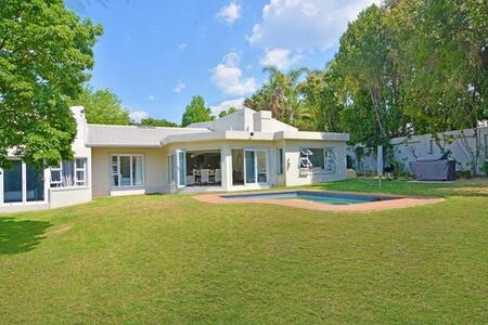 4 Bedroom House in Fourways Gardens