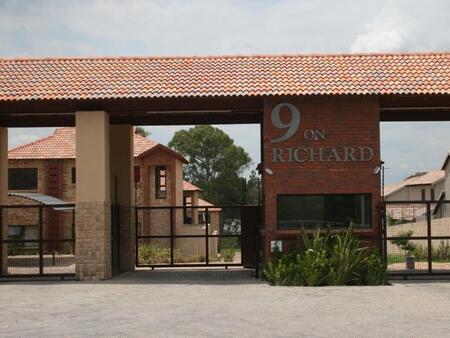 2 Bedroom Apartment in Fourways Gardens