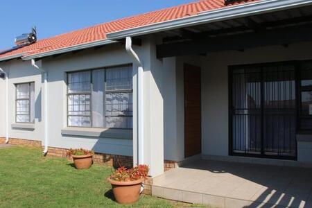 3 Bedroom Simplex in Monavoni