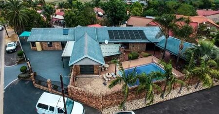 6 Bedroom House in Rooihuiskraal