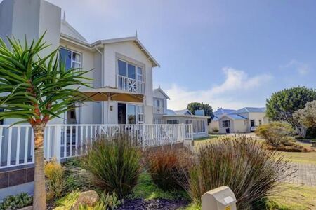 2 Bedroom House in Pinnacle Point Golf Estate