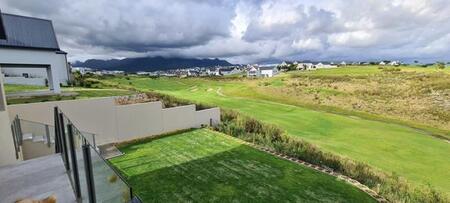 4 Bedroom House in Kingswood Golf Estate