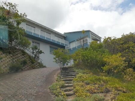 3 Bedroom Apartment in Brenton on Sea