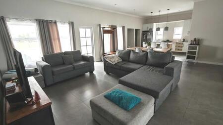 4 Bedroom House in Kingswood Golf Estate