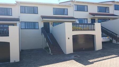 3 Bedroom Townhouse in Knysna Central
