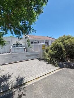 2 Bedroom House in Sunningdale