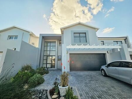 3 Bedroom House in Sandown