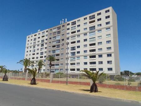 2 Bedroom Apartment in Bloubergstrand